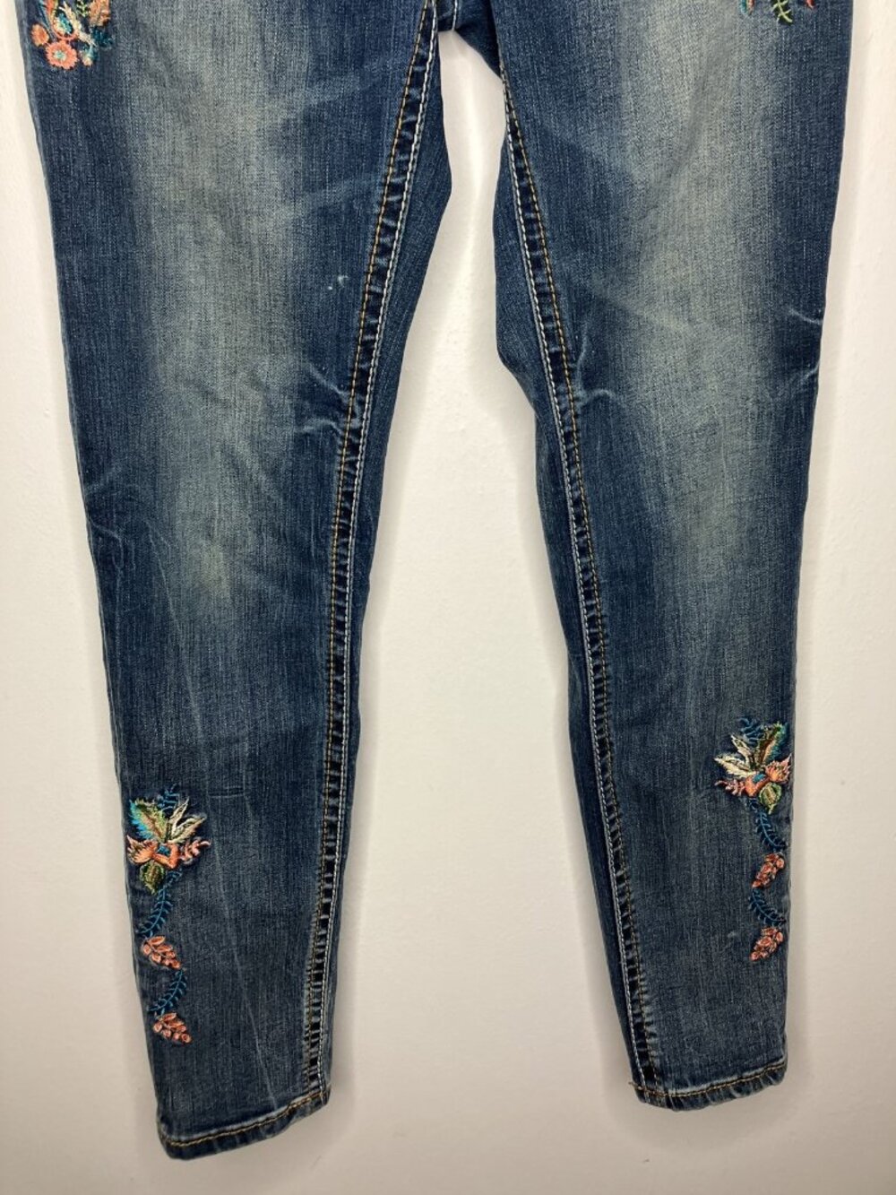GRACE Women's Embroidered Floral Skinny Jeans Size 27 Mid Rise Stretch Denim Y2K - Picture 4 of 13